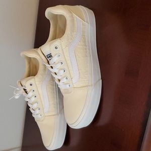 Vans deluxe comfort shoes